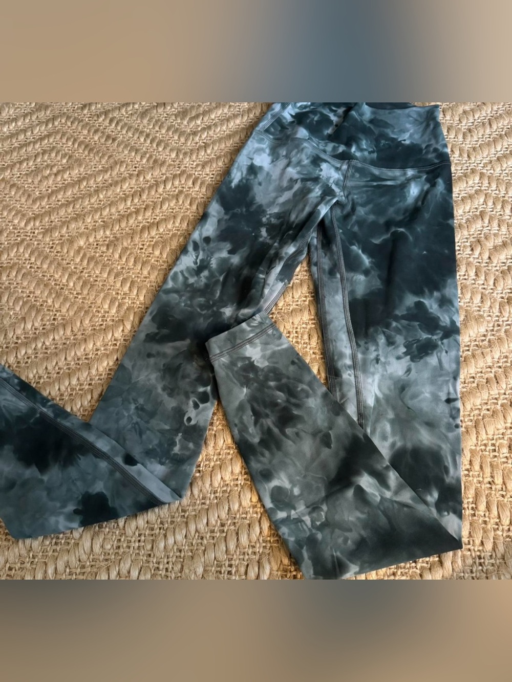 Lululemon 28 inch Aligns size 2